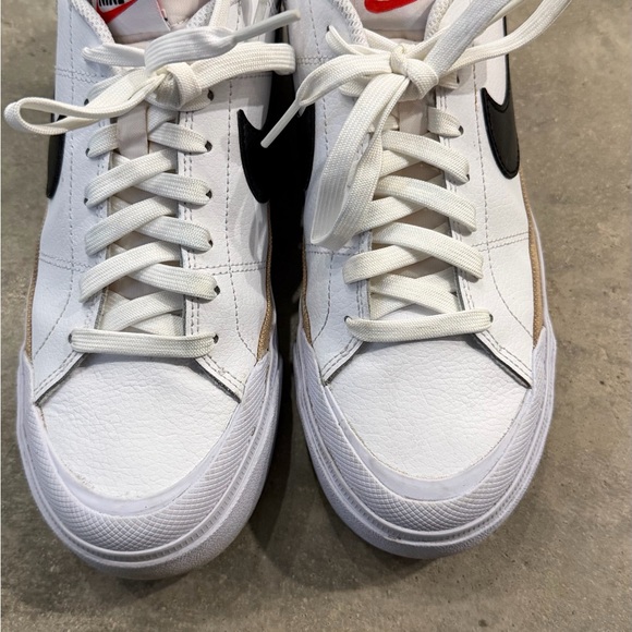 Nike White Sneakers with Black Swoosh and Tan Accent - Picture 3 of 4